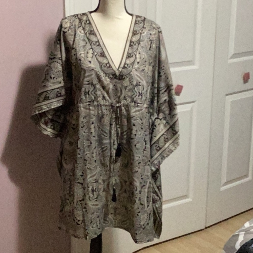 Elegant Paisley Tunic in Black and Gray